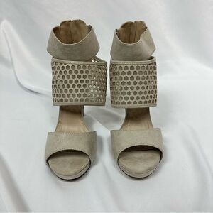 Nwt Yees Nude Heels in Size 38